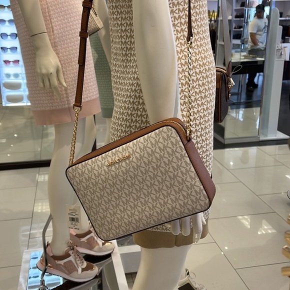 Michael Kors Jet Set Item Large EW Crossbody Vanilla - Picture 2 of 16